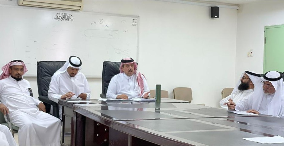 الأستاذ : محمد داوود العطيوي يرأس اجتماع إدارة الإشراف التربوي بتعليم الحدود الشمالية