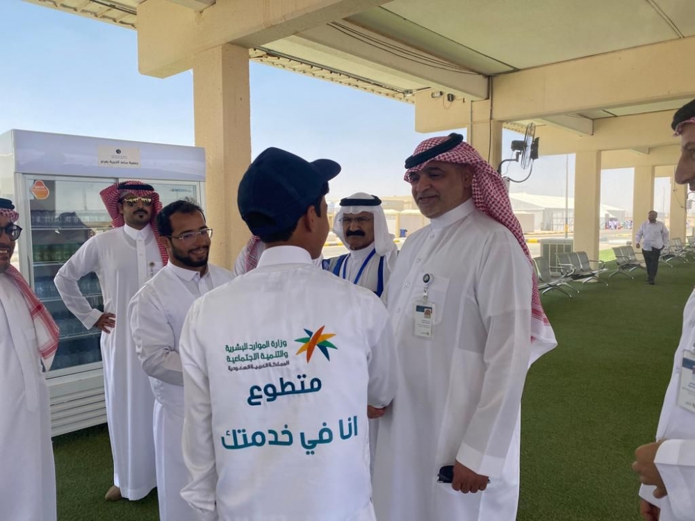 الرميخاني يتفقد عمل الفرق التطوعية في منفذ جديدة عرعر