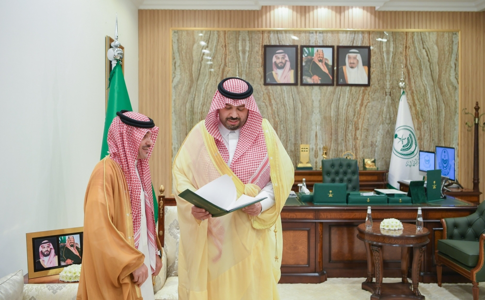 سمو الأمير فيصل بن خالد بن سلطان يتسلم تقرير الديوان العام للمحاسبة عن نتائج تقويم أداء عدد من القطاعات الخدمية