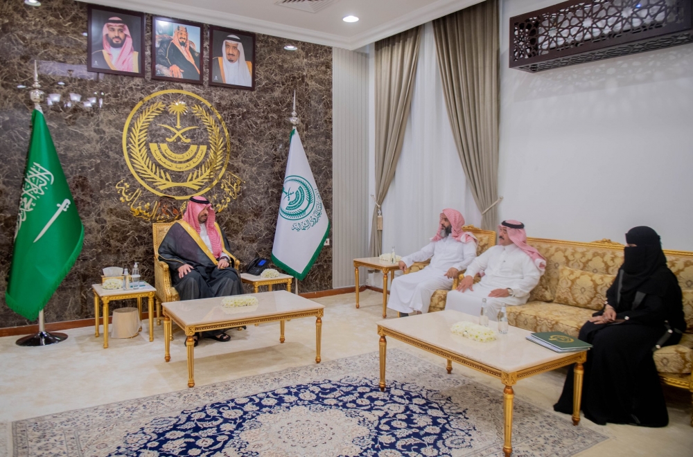 سمو أمير الحدود الشمالية يستقبل أعضاء مجلس إدارة جمعية طريف الخيرية