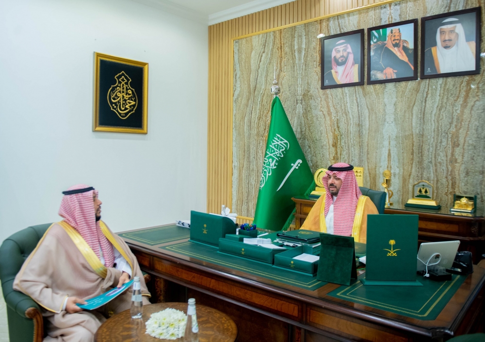 سمو أمير الحدود الشمالية يتسلم تقريراً عن اختبارات الفصل الثالث في مدراس المنطقة