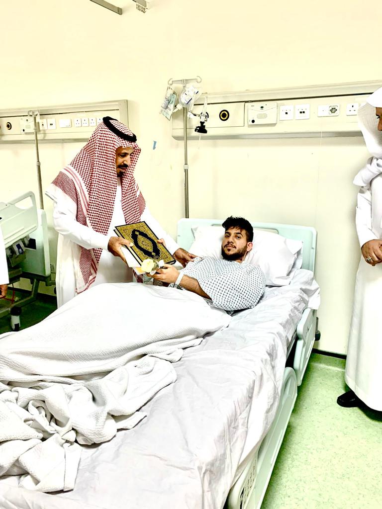 مدير فرع الشؤون الإسلامية بالحدود الشمالية يزور المرضى المنومين ببرج الشمال الطبي ومستشفى الأمير عبدالعزيز بن مساعد