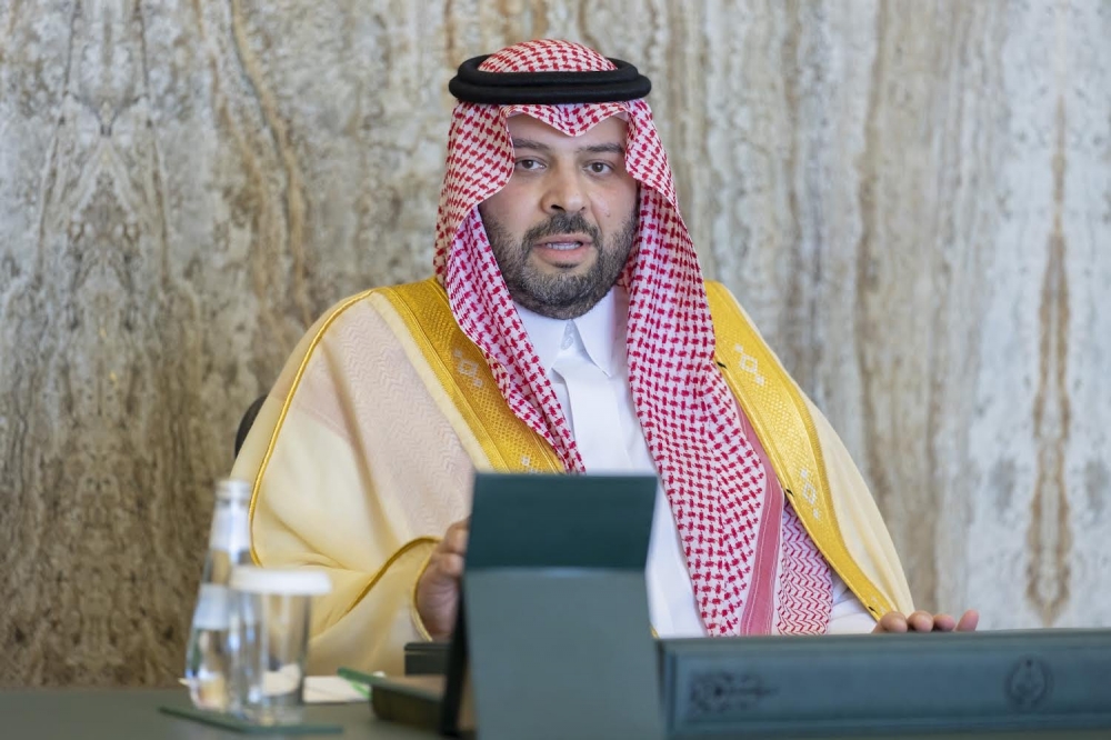 سمو أمير الحدود الشمالية يستقبل الوكلاء ومديري الأقسام وموظفي الإمارة