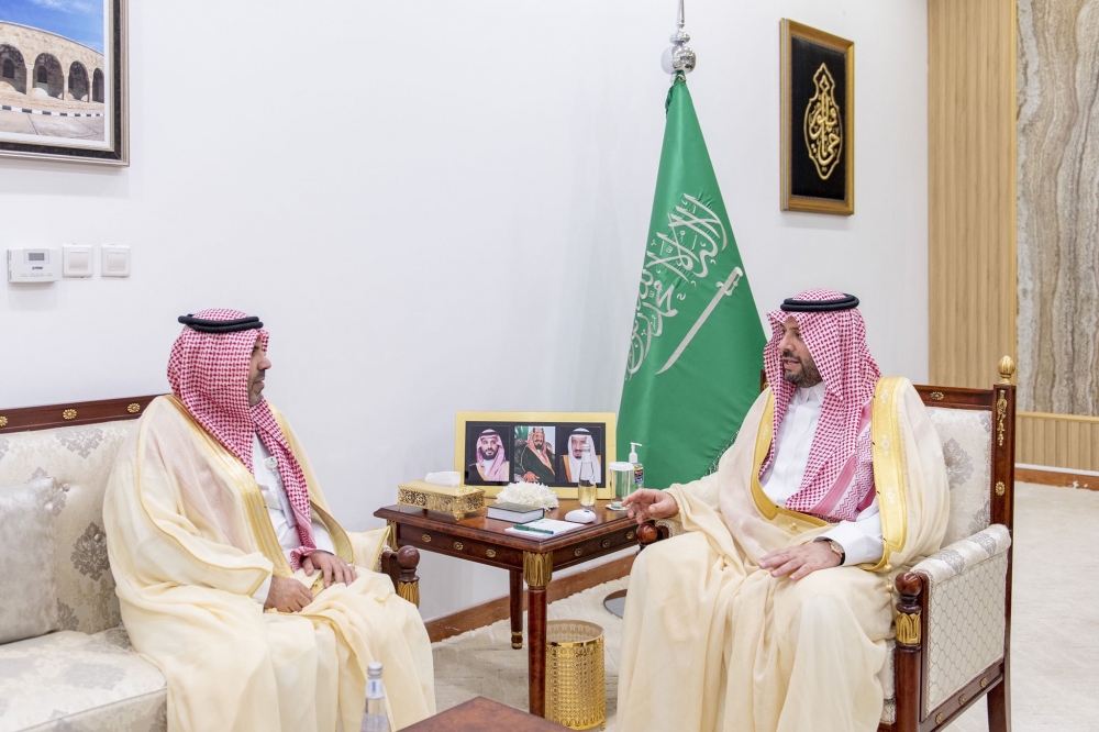 سمو أمير الحدود الشمالية يستقبل مدير الشؤون الصحية