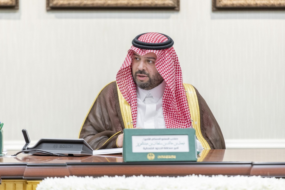 سمو أمير الحدود الشمالية يلتقي بأمين المنطقة والوكلاء ورؤساء البلديات