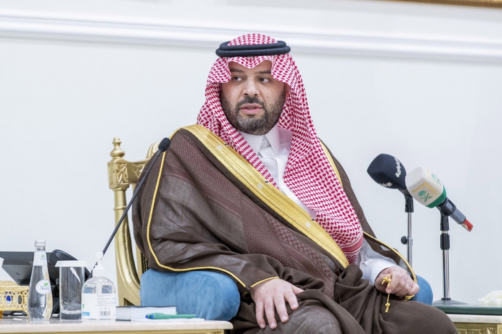 سمو أمير الحدود الشمالية يستقبل المواطنين في جلسته المسائية