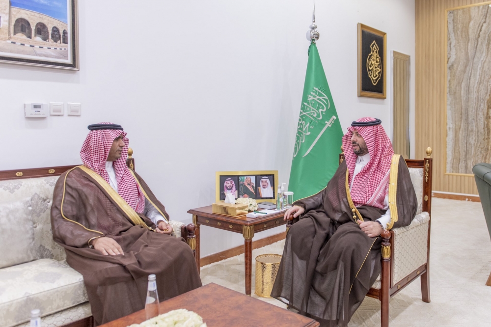 سمو أمير منطقة الحدود الشمالية يستقبل مدير التحريات الإدارية بالمنطقة