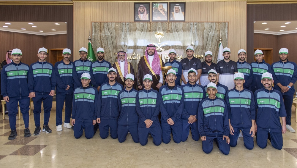 سمو الأمير فيصل بن خالد بن سلطان يكّرم منتخب جامعة الحدود الشمالية الفائز بكأس الاتحاد الرياضي