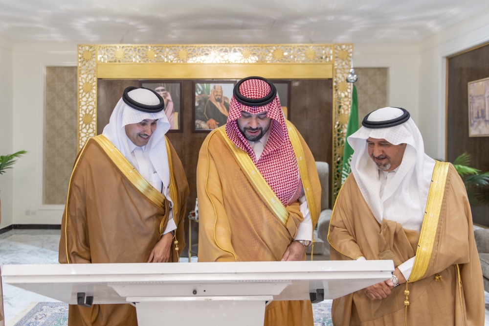 سمو أمير الحدود الشمالية يدشّن مشروعاً تنموياً للطرق بتكلفة بلغت 85 مليون ريال