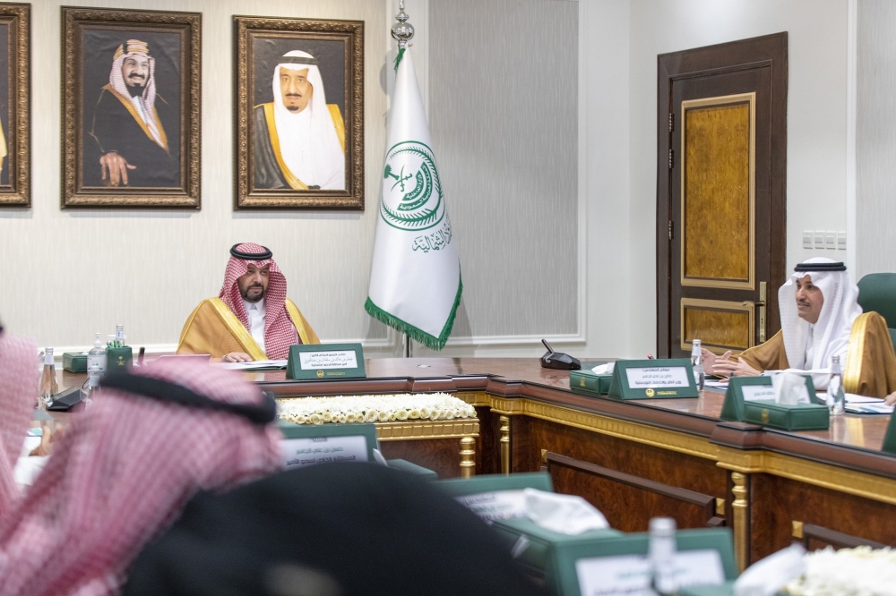سمو الأمير فيصل بن خالد يعقد اجتماعاً مع وزير النقل والخدمات اللوجستية