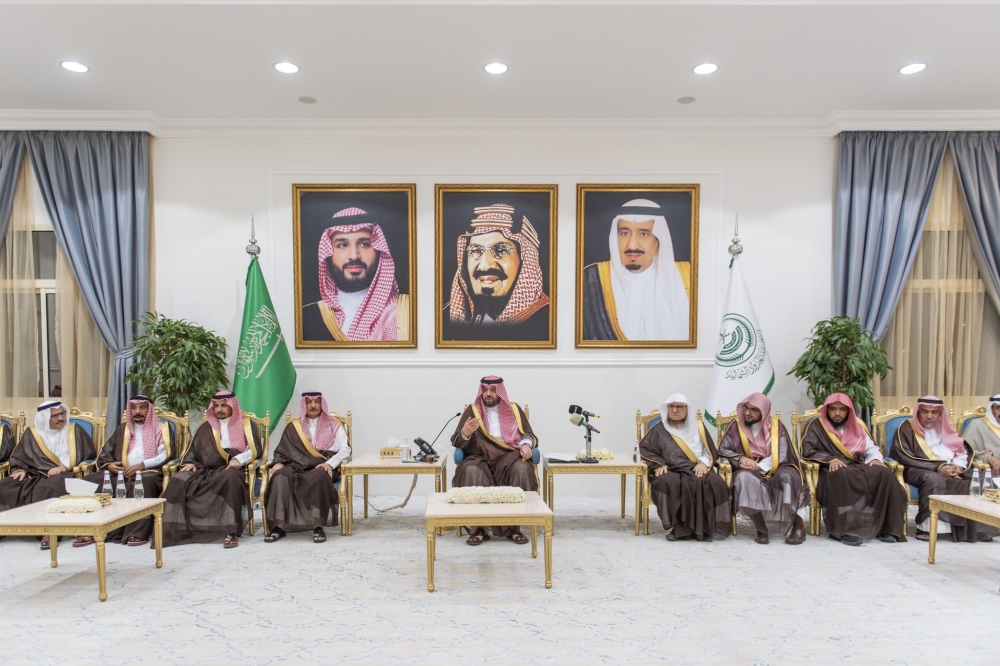 سمو أمير الحدود الشمالية يناقش التوظيف في قطاع التعدين في جلسته المسائية