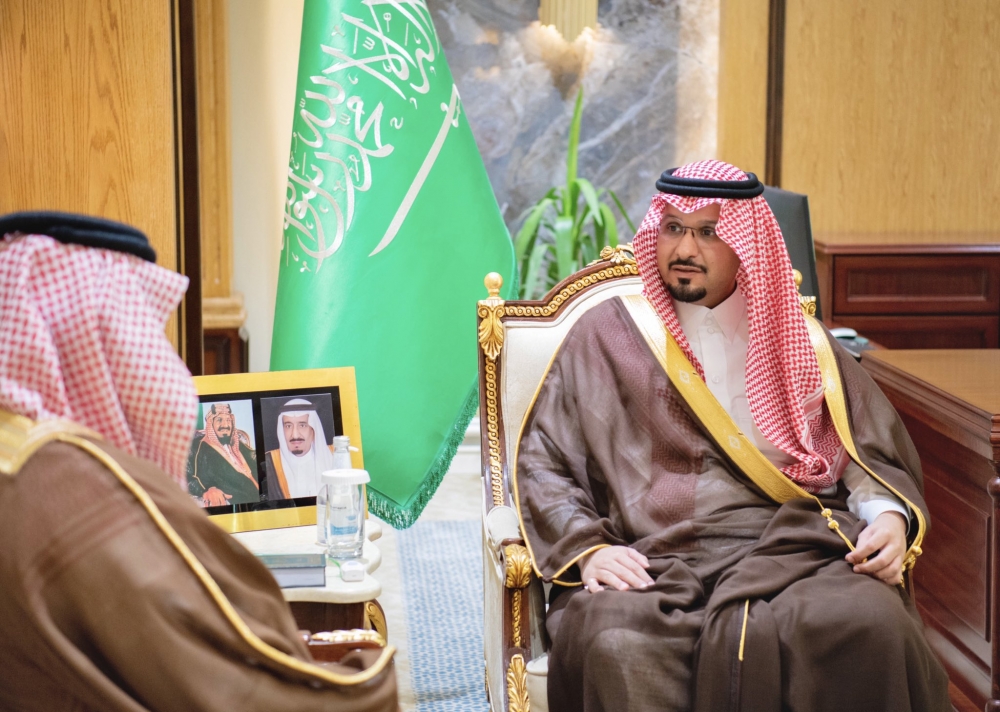 سمو أمير الحدود الشمالية بالنيابة يستقبل رئيس فرع النيابة العامة