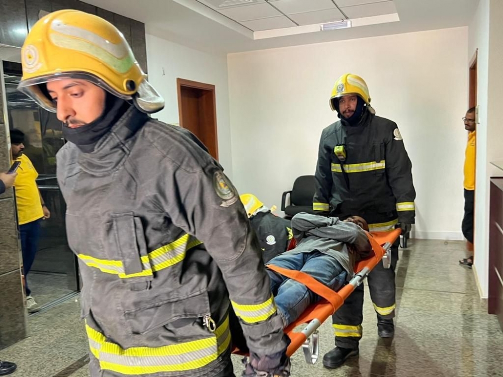 فرضية إخلاء في مبنى فرع الموارد البشرية بالحدود الشمالية بمشاركة عدد من الجهات الحكومية في المنطقة