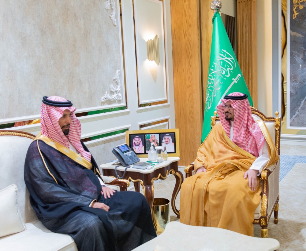 سمو أمير الحدود الشمالية بالنيابة يستقبل فريق عمل بنك الجزيرة