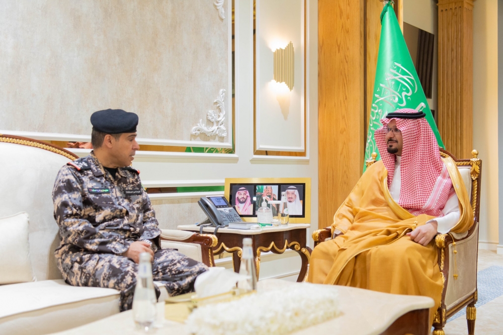 سمو أمير الحدود الشمالية بالنيابة يستقبل مدير قوة أمن المنشآت بالمنطقة