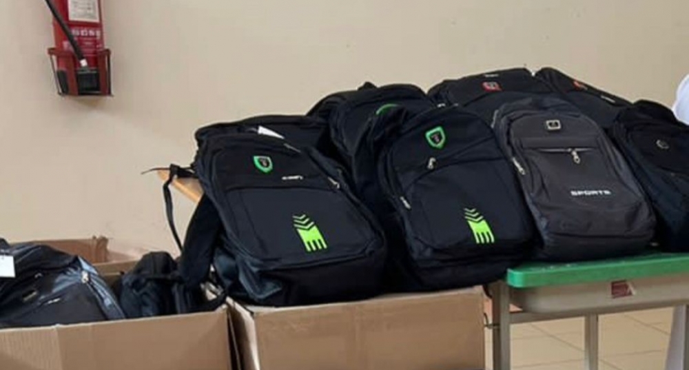 جمعية ابن شريم الخيرية تقوم بتوزيع 300 حقيبة مدرسية