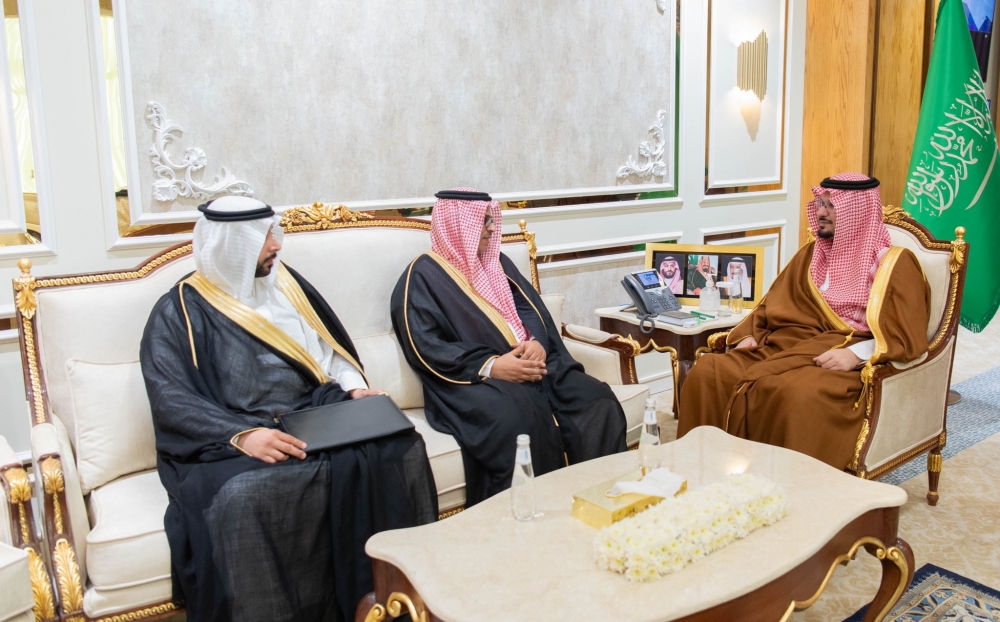 سمو أمير الحدود الشمالية بالنيابة يستقبل مدير مطار عرعر