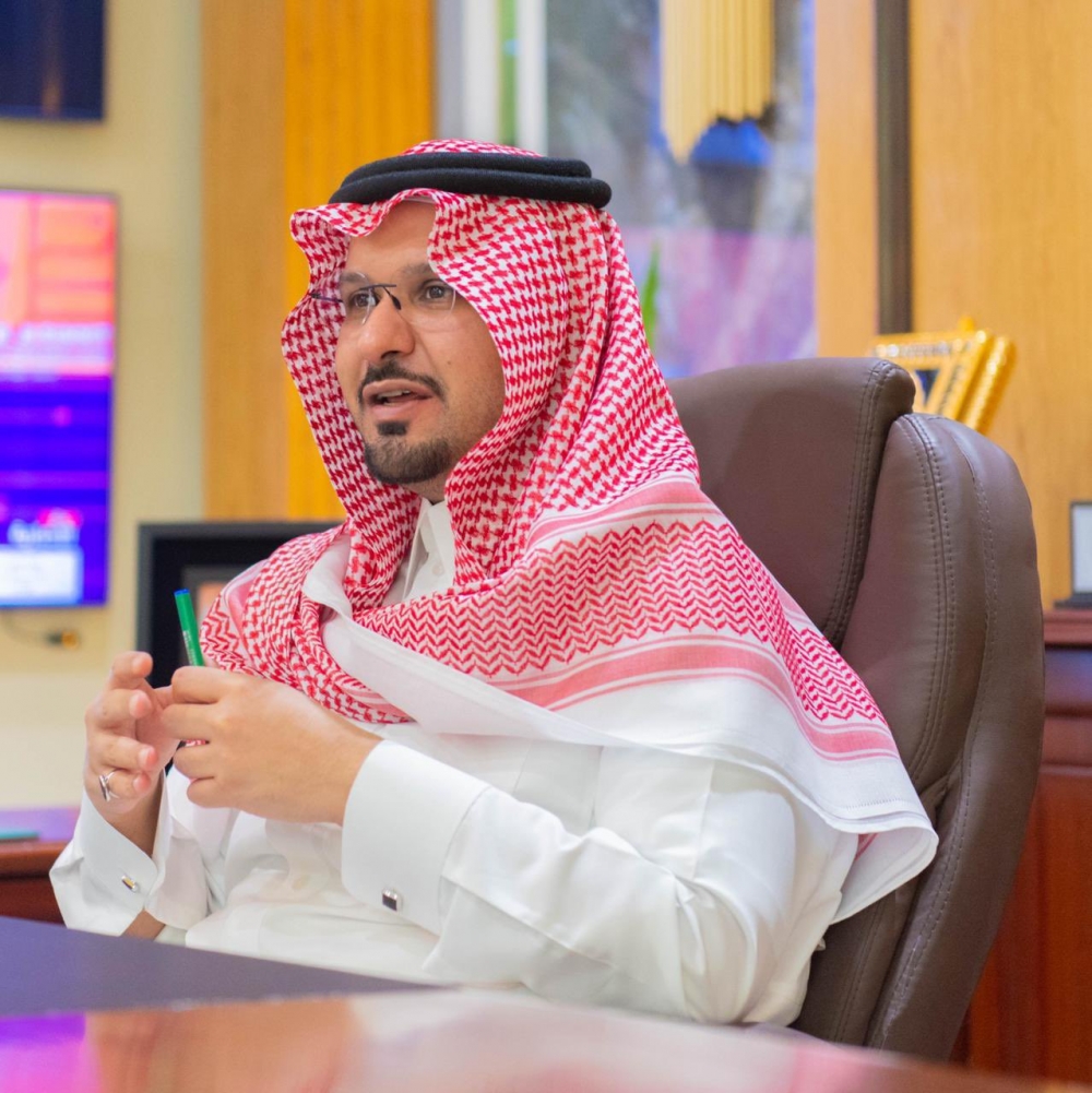 سمو أمير الحدود الشمالية بالنيابة يلتقي أعضاء اللجنة الرئيسة للاحتفال باليوم الوطني الـ 92