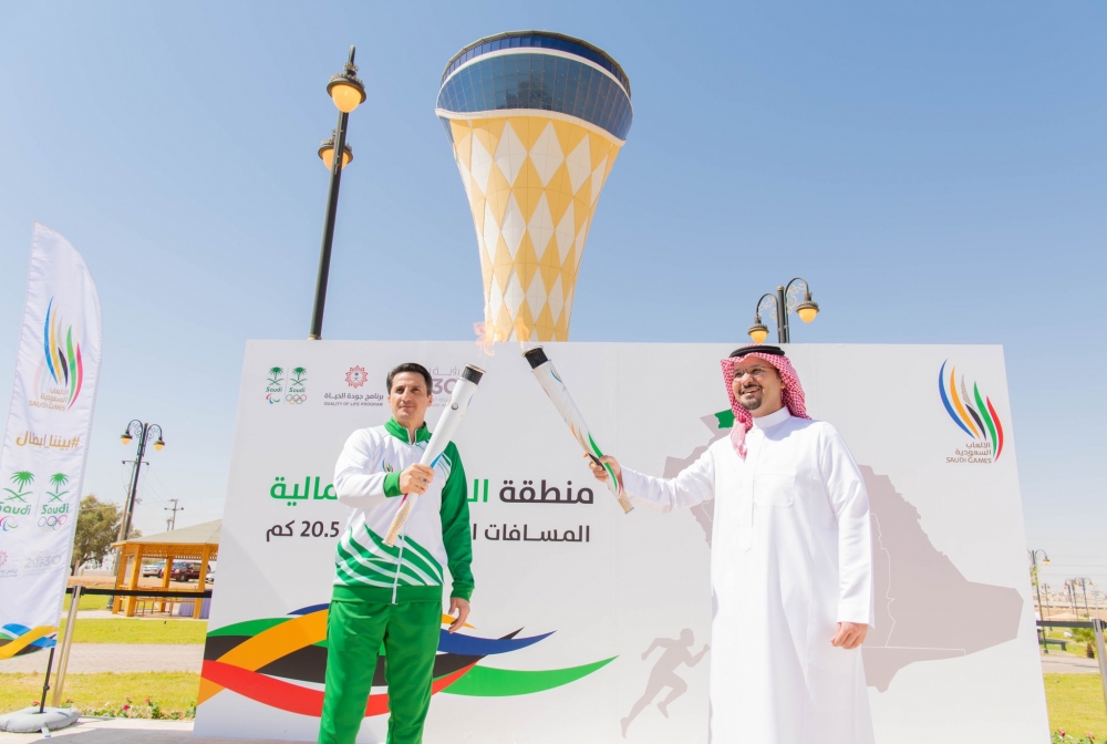 سمو أمير منطقة الحدود الشمالية بالنيابة يتسلّم شعلة دورة الألعاب السعودية 2022