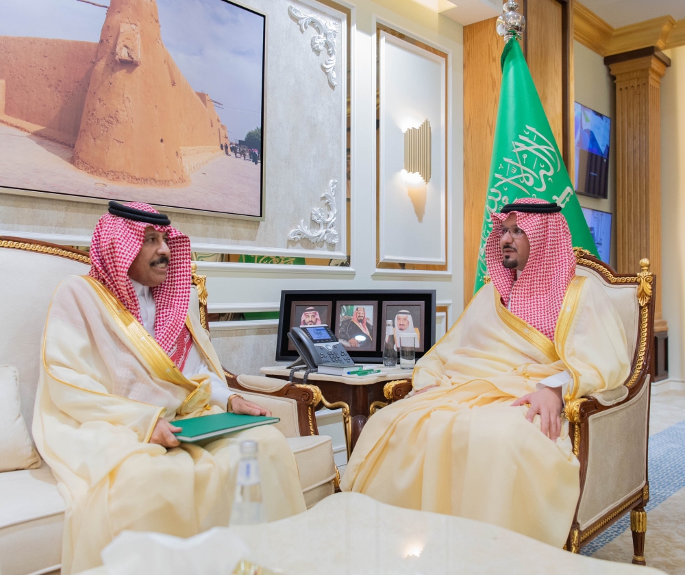 سمو أمير الحدود الشمالية بالنيابة يستقبل مدير فرع جمعية الثقافة والفنون بالمنطقة