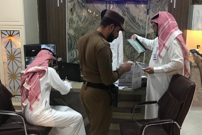 لجنة المتابعة الميدانية لبرنامج التوطين بمنطقة الحدود الشمالية بمحافظة رفحاء تنفذ جولات رقابية