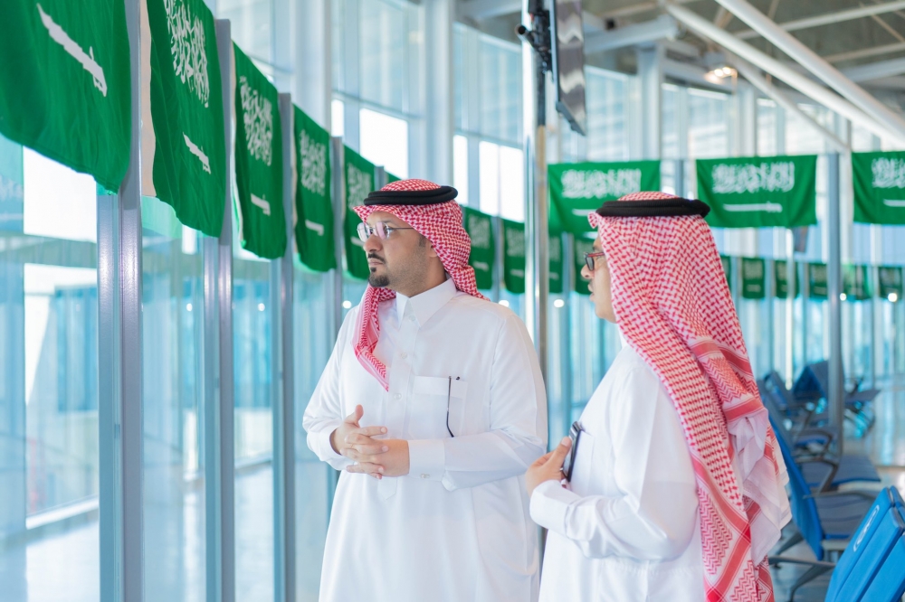 سمو أمير الحدود الشمالية بالنيابة يتفقد مطار عرعر