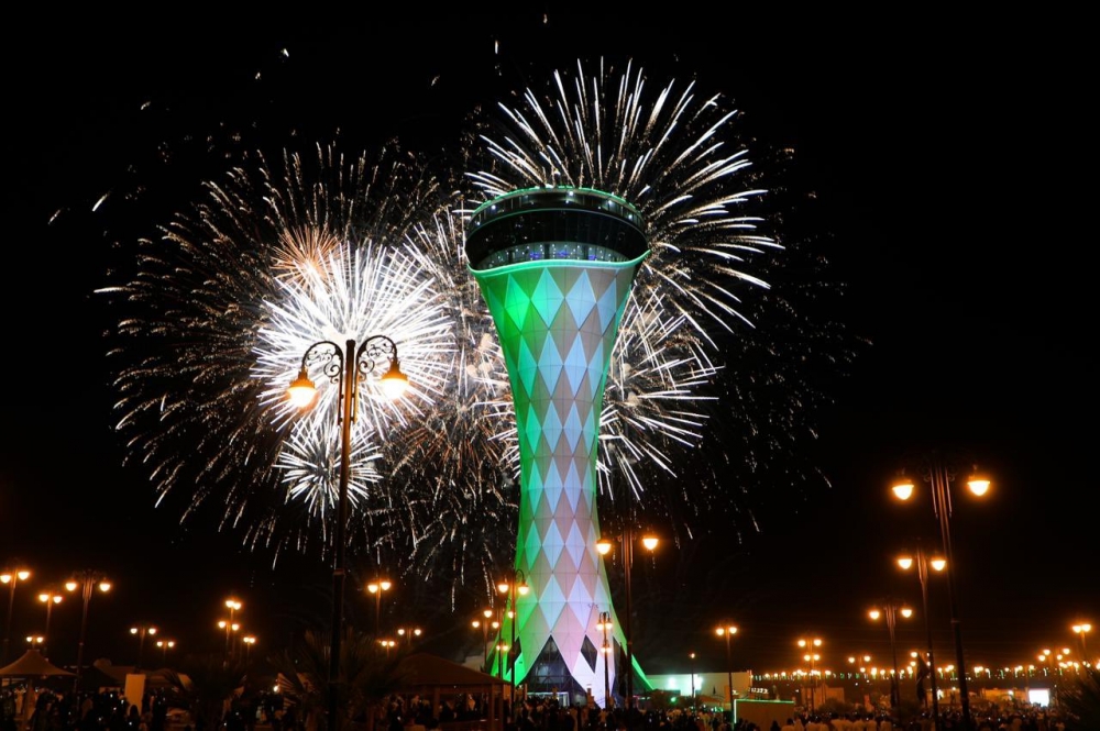 الألعاب النارية ترسم لوحة جمالية بفعاليات اليوم الوطني92 بعرعر