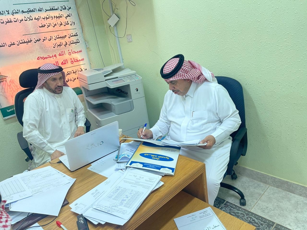 مدير الإشراف التربوي بتعليم الحدود الشمالية يتفقد إبتدائية ملحقة معن بن زائدة