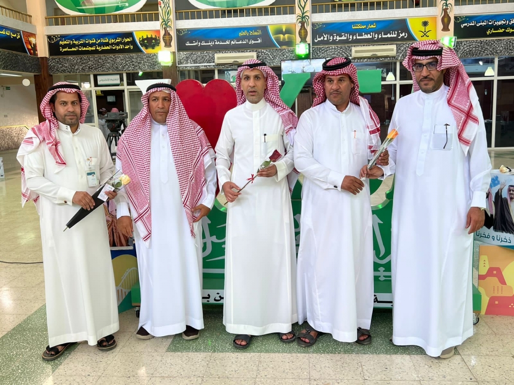 فرع وزارة الموارد البشرية بالحدود الشمالية يكرم المعلمين بمناسبة يوم المعلم