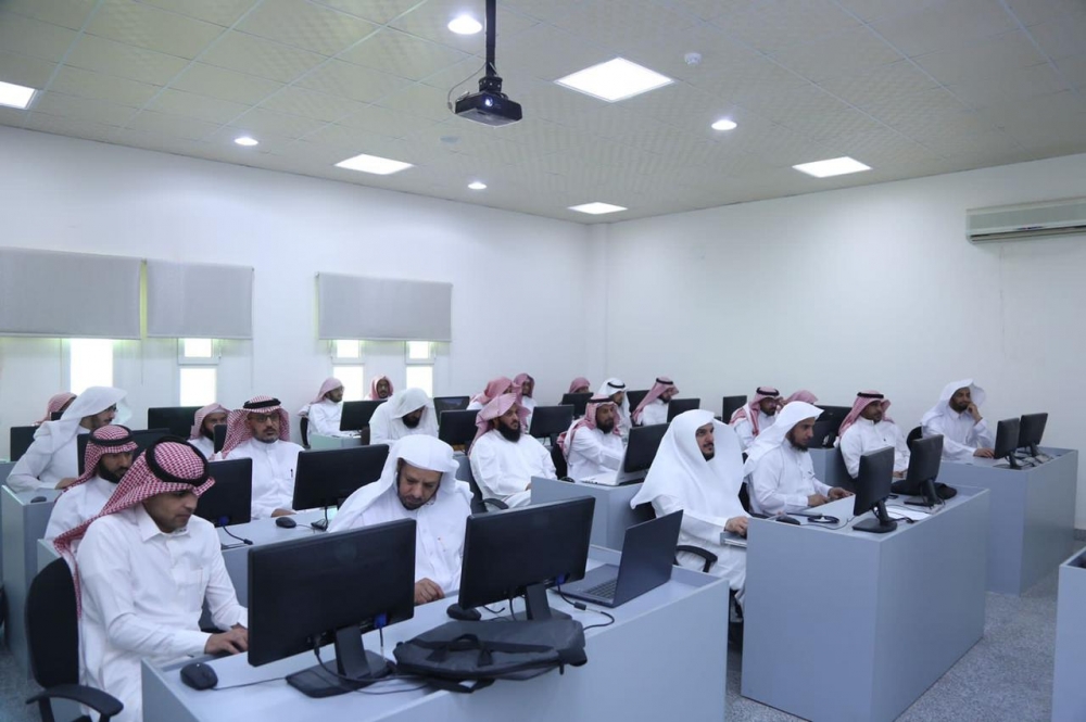 دورة لمنسوبي فرع الرئاسة العامة لهيئة الأمر بالمعروف بالقصيم بعنوان