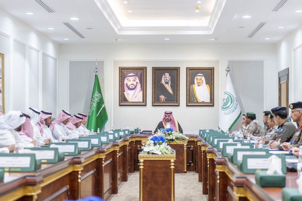 سمو أمير الحدود الشمالية يرأس اجتماع لجنة الدفاع المدني بالمنطقة