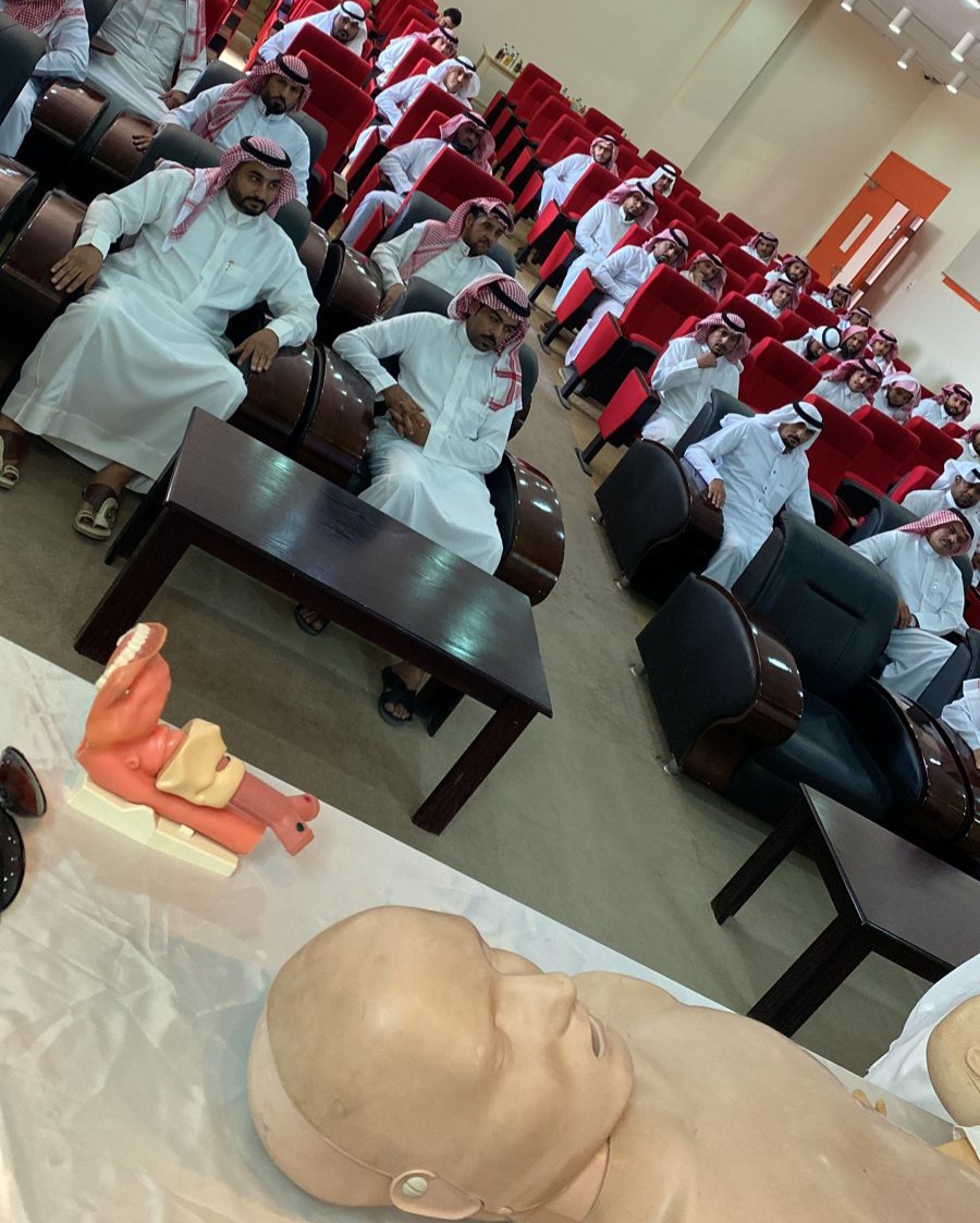 فرع هيئة الهلال الأحمر السعودي بالحدود الشمالية ينفذ محاضرة توعوية تثقيفية للمشرفين الصحيين العاملين بمدارس المنطقة