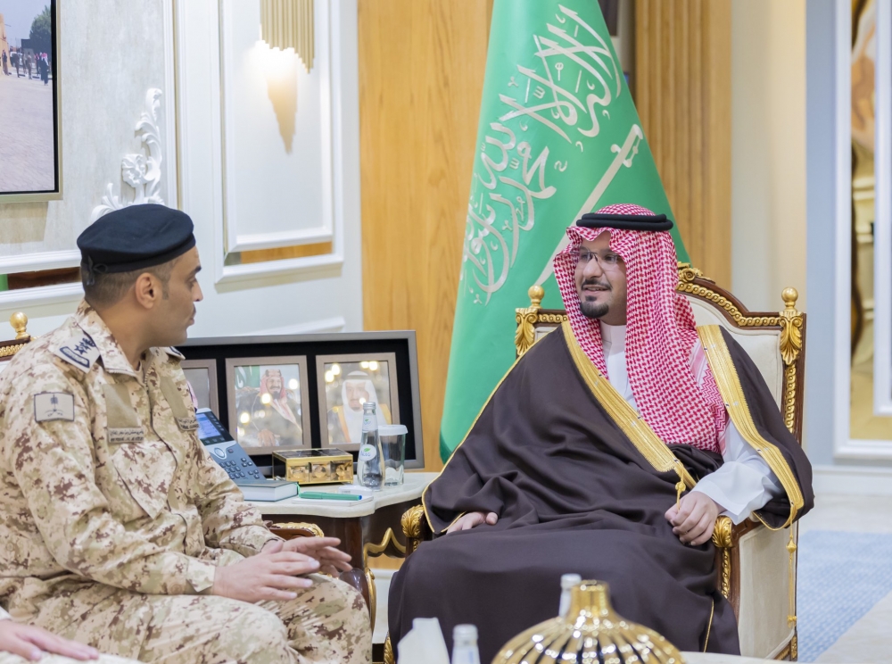 سمو نائب أمير الحدود الشمالية يلتقي بركن إدارة الفوج الـ37 بالحرس الوطني