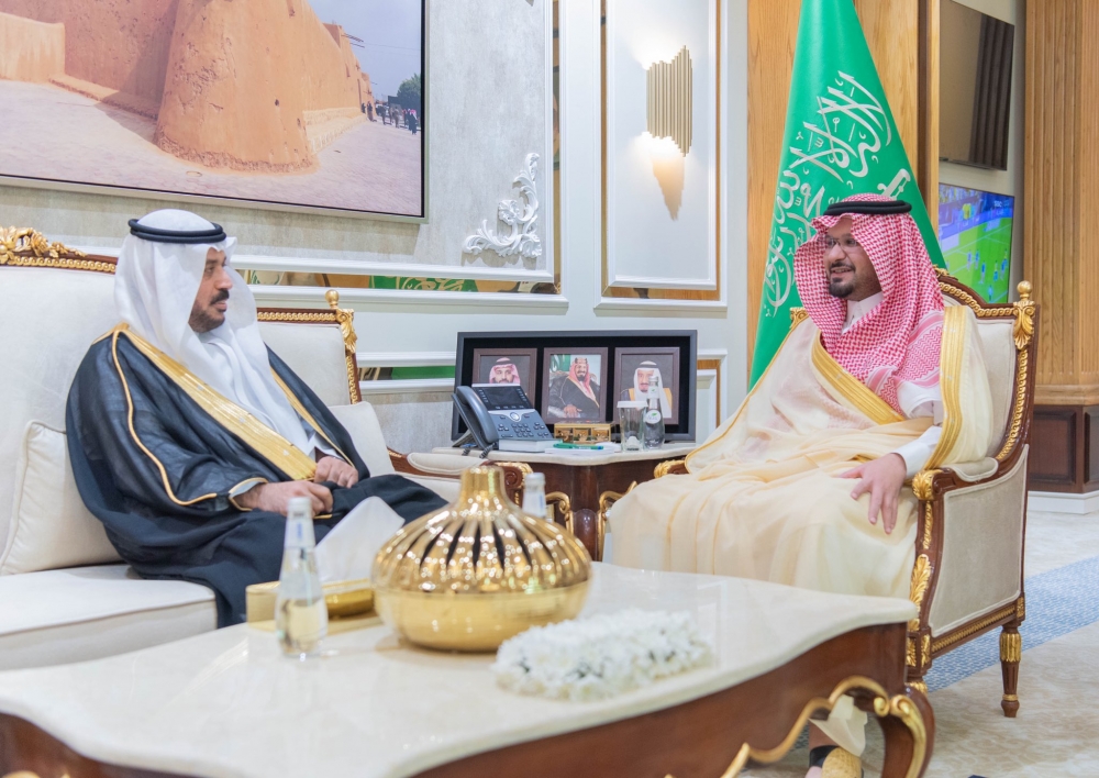سمو نائب أمير الحدود الشمالية يستقبل مدير عام فرع هيئة الرقابة ومكافحة الفساد