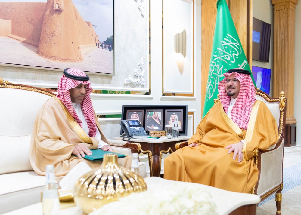 سمو نائب أمير الحدود الشمالية يلتقي مدير تلفزيون المنطقة