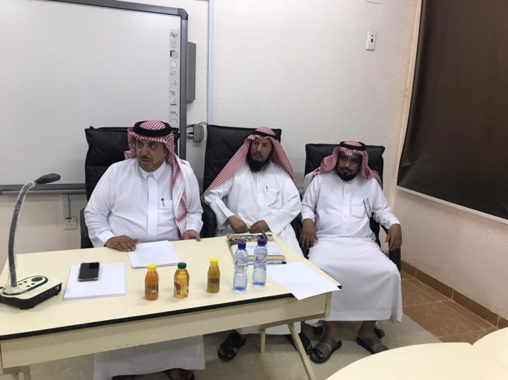 مدير الإشراف التربوي بتعليم الحدود الشمالية الأستاذ محمد داوود العطيوي يترأس لقاء منسوبي مكتب التعليم بالهباس ومدراء المدارس