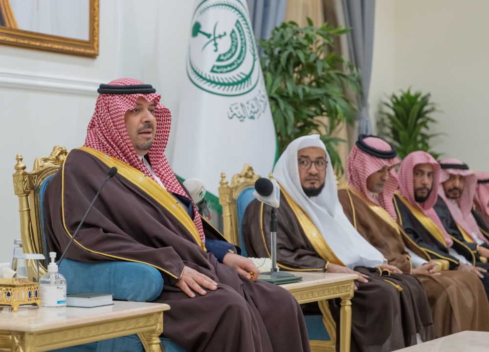 سمو أمير الحدود الشمالية يستقبلُ المواطنين في جلسته المسائية