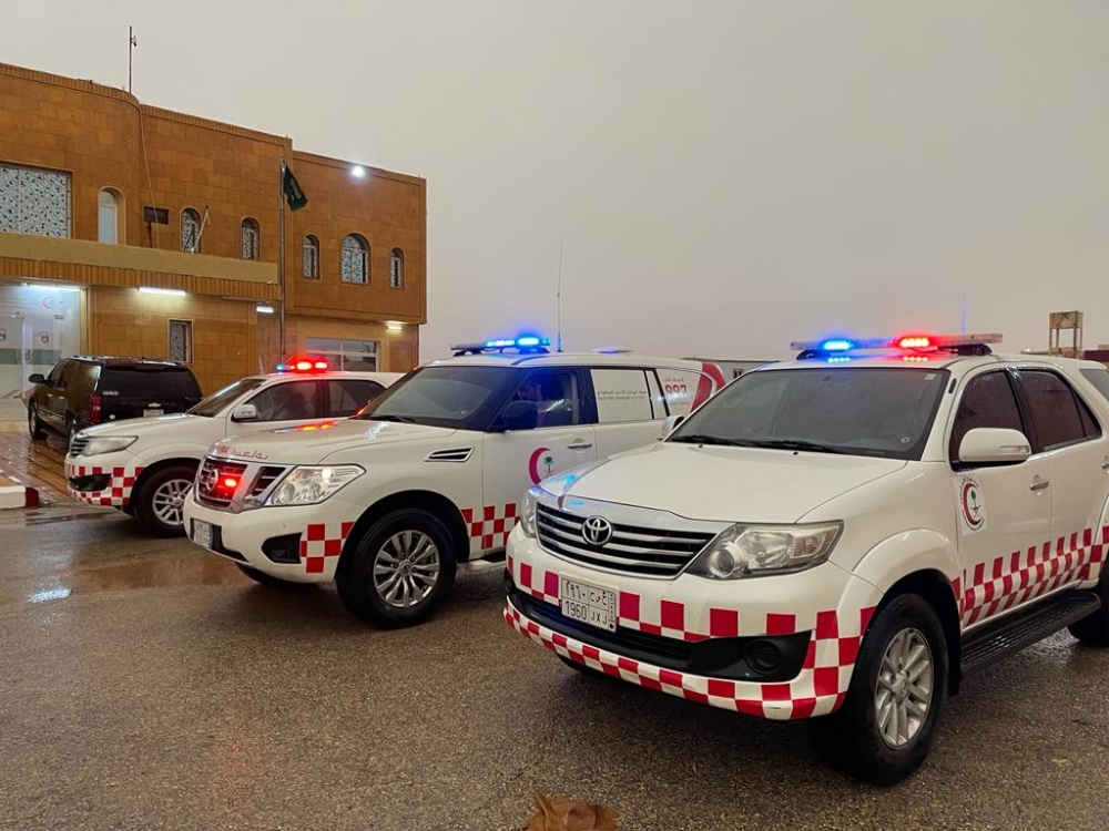 تزامناً مع الأمطار التي تشهدها أجزاء من المنطقة .. فرع هيئة الهلال الأحمر السعودي بالحدود الشمالية يرفع مستوى جاهزية الفرق الإسعافية