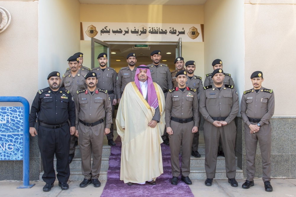 سمو أمير منطقة الحدود الشمالية يزور مقر شرطة محافظة طريف