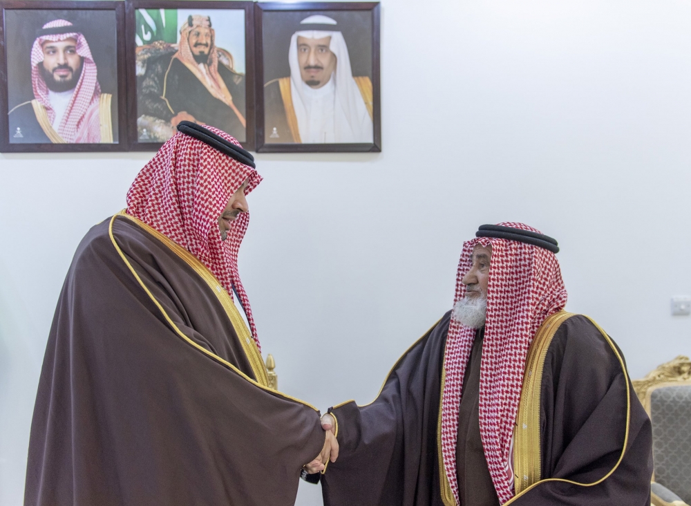 سمو أمير الحدود الشمالية يستقبل المواطنين وشيوخ القبائل في محافظة طريف