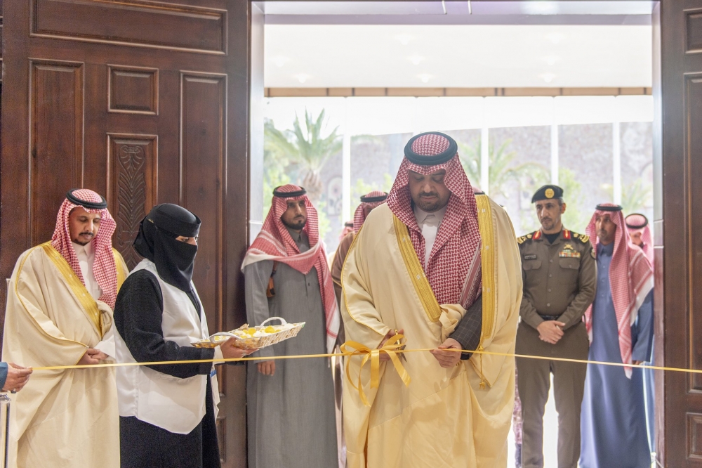 سمو أمير الحدود الشمالية يفتتح المعرض الأول للعطور والبخور
