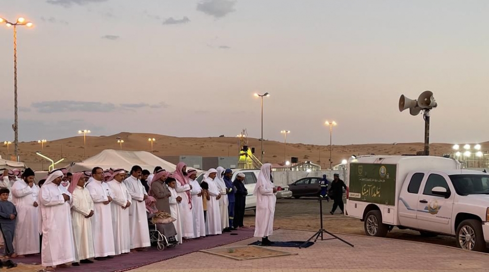 هيئة الأمر بالمعروف في محافظة عنيزة تشارك في مهرجان الغضاء عبر المصلى المتنقل