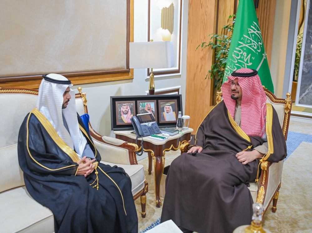 سمو نائب أمير الحدود الشمالية يلتقي بمدير فرع هيئة عقارات الدولة بالمنطقة