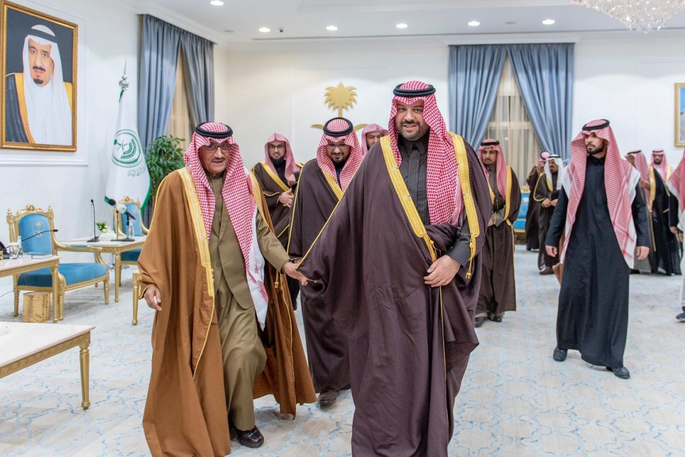 سمو أمير الحدود الشمالية يستقبل المواطنين في جلسته الأسبوعية ، بحضور صاحب السمو الأمير منصور بن عبدالله بن عبدالعزيز بن مساعد بن جلوي، وصاحب السمو الملكي الأمير سعود بن عبدالرحمن بن ناصر بن عبدالعزيز نائب أمير المنطقة