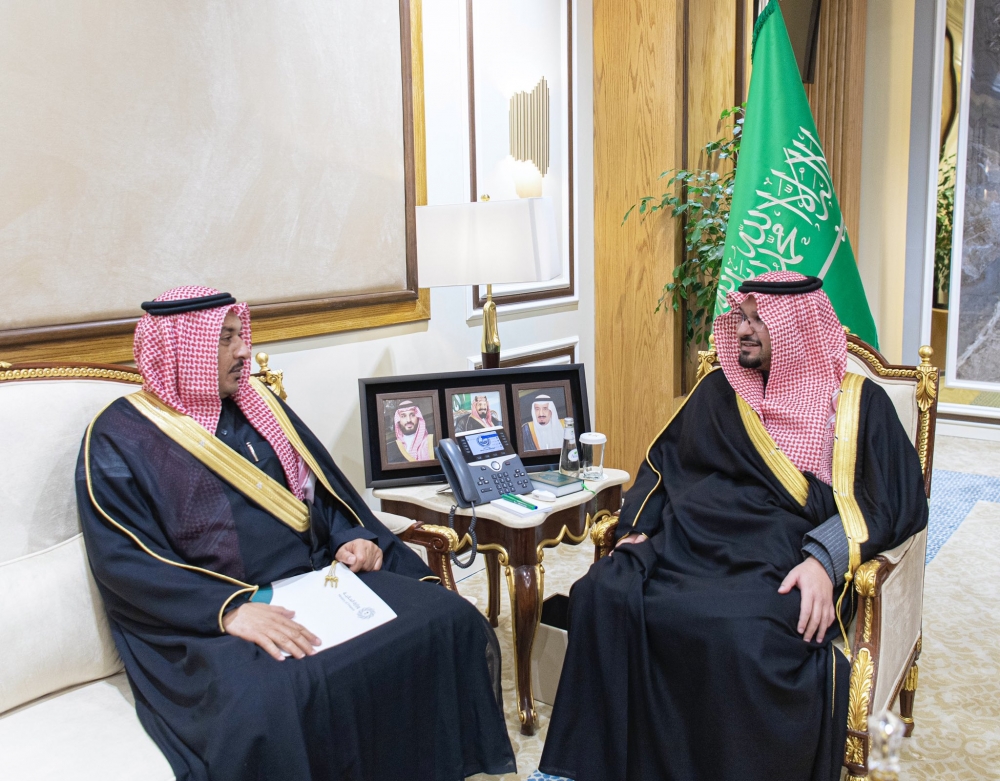 سمو نائب أمير الحدود الشمالية يستقبل مدير فرع وزارة المالية