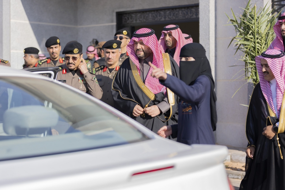 سمو أمير الحدود الشمالية يفتتح مدرسة الزهور لتعليم القيادة بمدينة عرعر