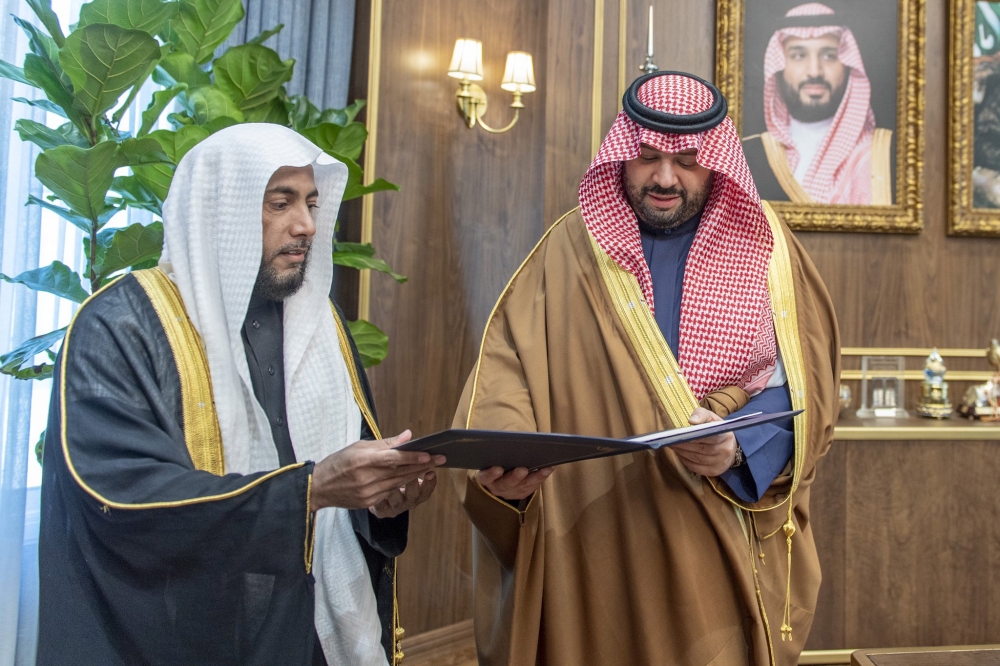 سمو أمير الحدود الشمالية يستقبل مدير الإفتاء بالمنطقة