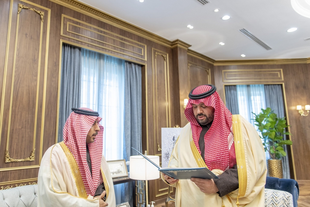 سمو أمير منطقة الحدود الشمالية يتسلم تقريراً عن أعمال فرع وزارة النقل بالمنطقة