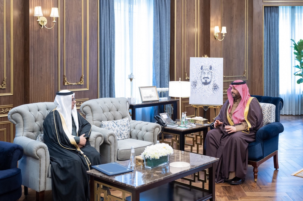 سمو أمير الحدود الشمالية يتسلم تقريرًا عن الحركة التشغيلية بمطار عرعر