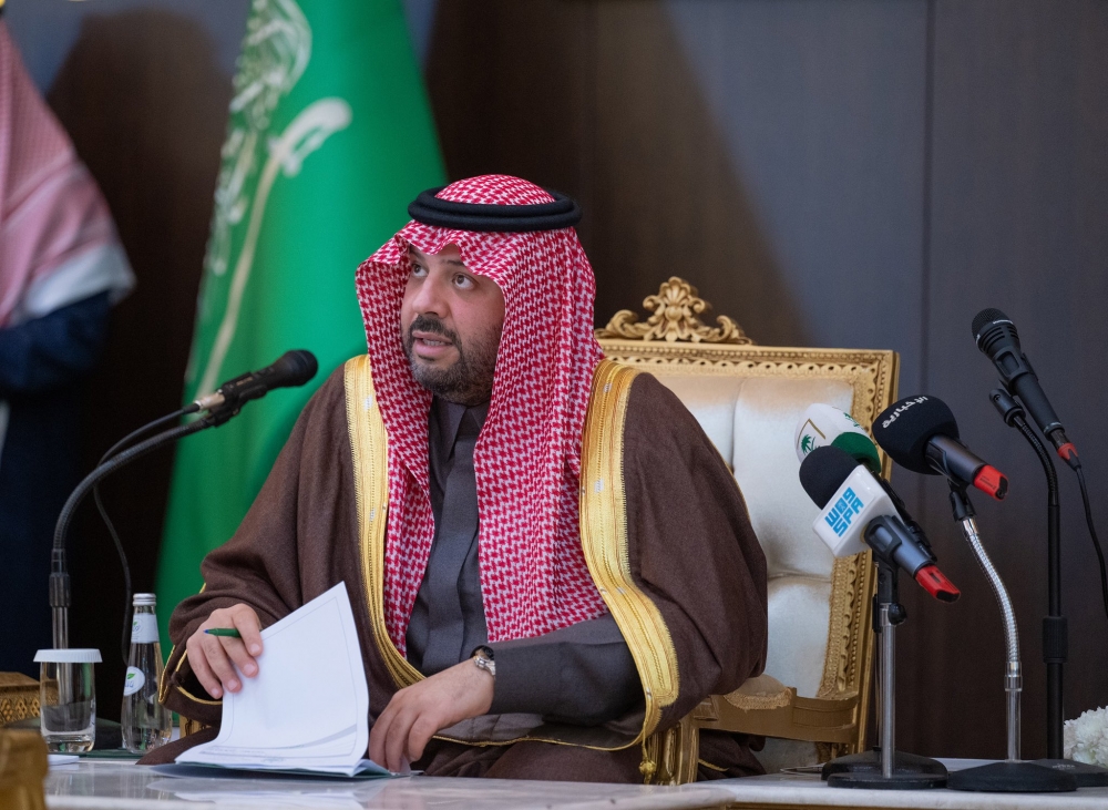 سمو أمير الحدود الشمالية يتفقّد محافظة العويقيلة